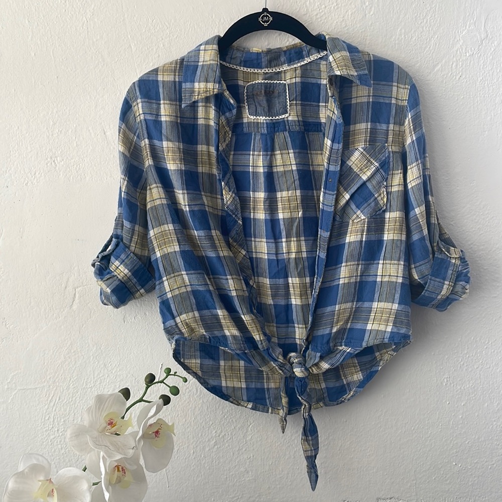 Arizona Size Small Plaid Button Down Crop Top